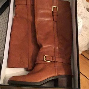 LRL Brand New in box size 7 1/2 med.